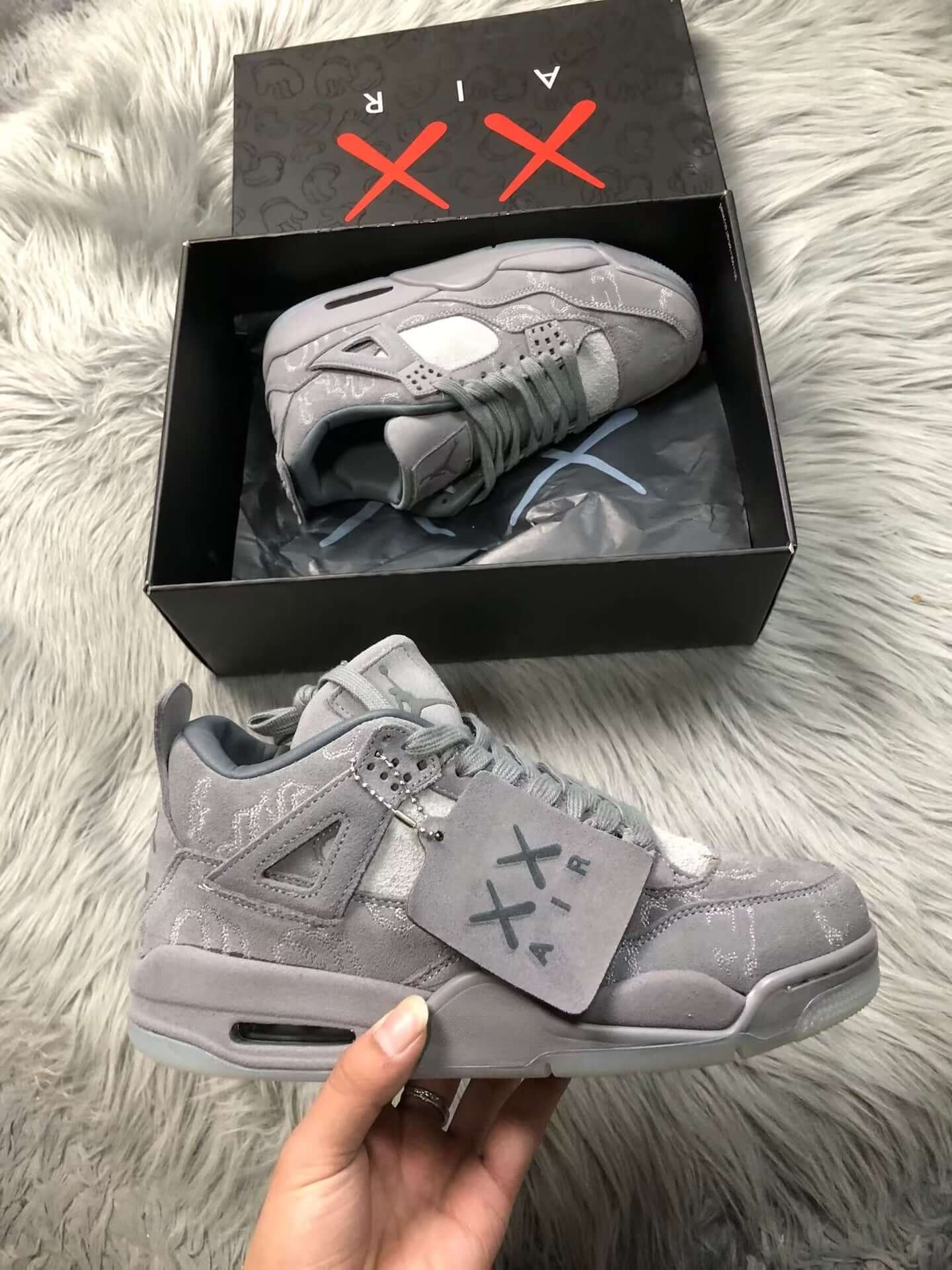 Jordan 4 Retro Kaws